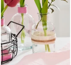 Drahtkorb mit 6 Glasflaschen