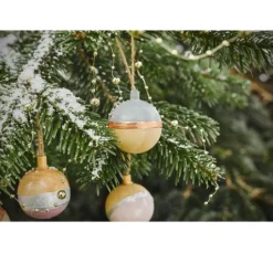 Holz-Weihnachtskugel