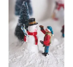Landschaft aus Styropor mit Schnee