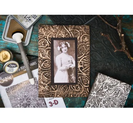 Sizzix A5 Prägeschablone "Engraved by Tim Holtz"