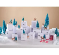 VBS Miniatur Tannenbaum, 16er-Set, beschneit